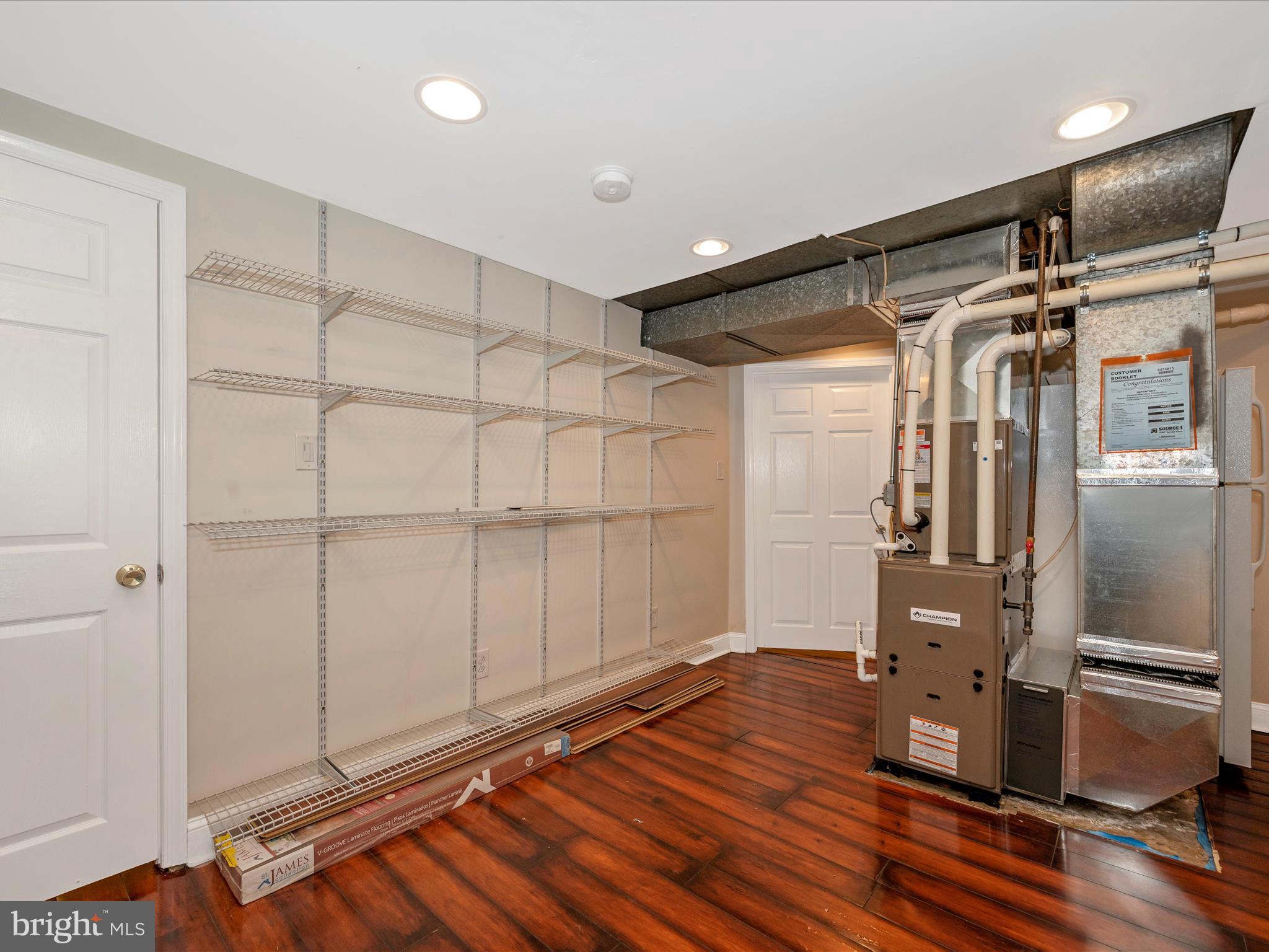 137 Devonshire Road Hagerstown, MD 21740 - Photo 34 of 41 a view of a livingroom with wooden floor
