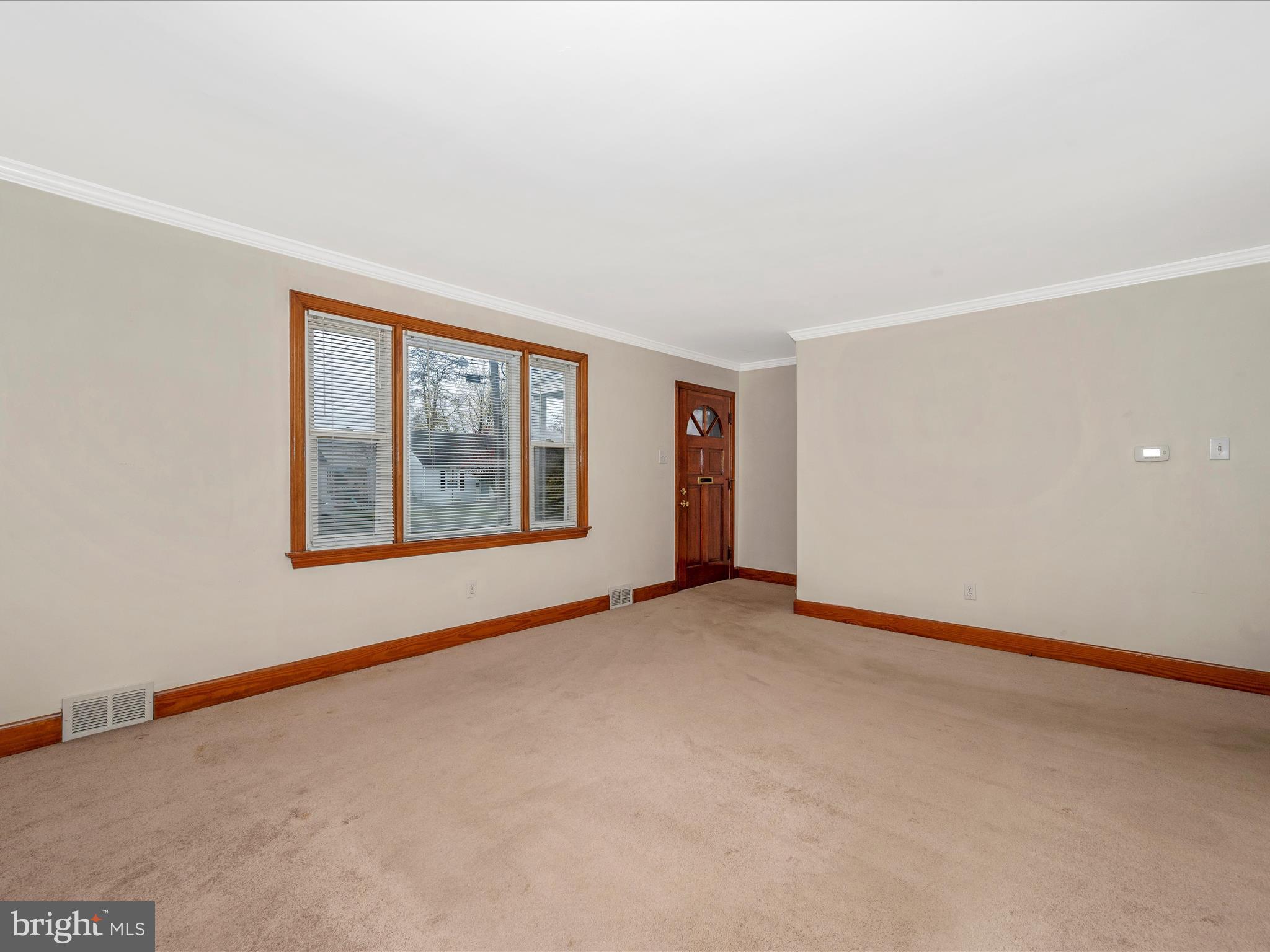 137 Devonshire Road Hagerstown, MD 21740 - Photo 5 of 41 an empty room with windows