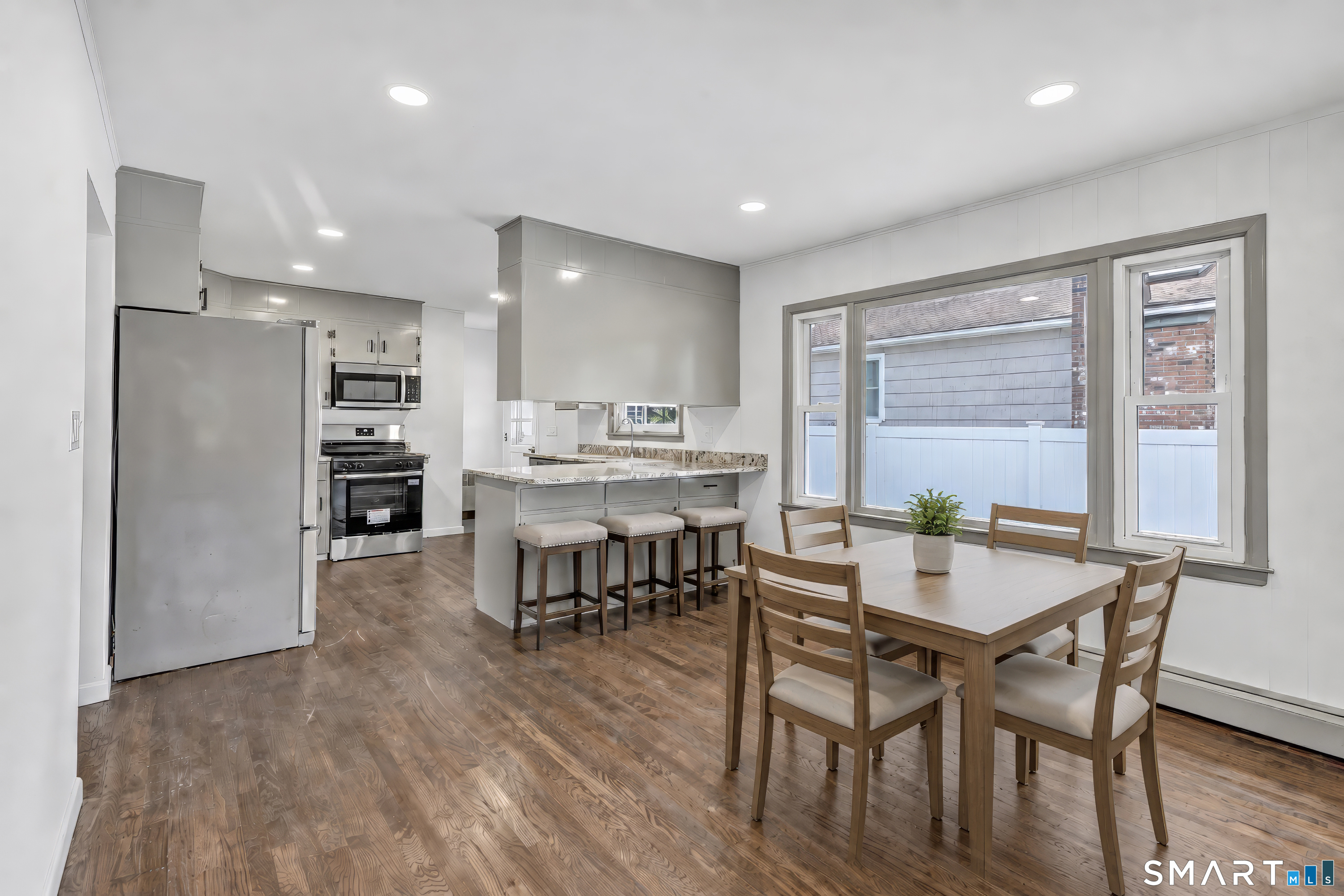 321 Old Town Road Bridgeport, CT 06606 - Photo 7 of 22 Kitchen/Dining Room