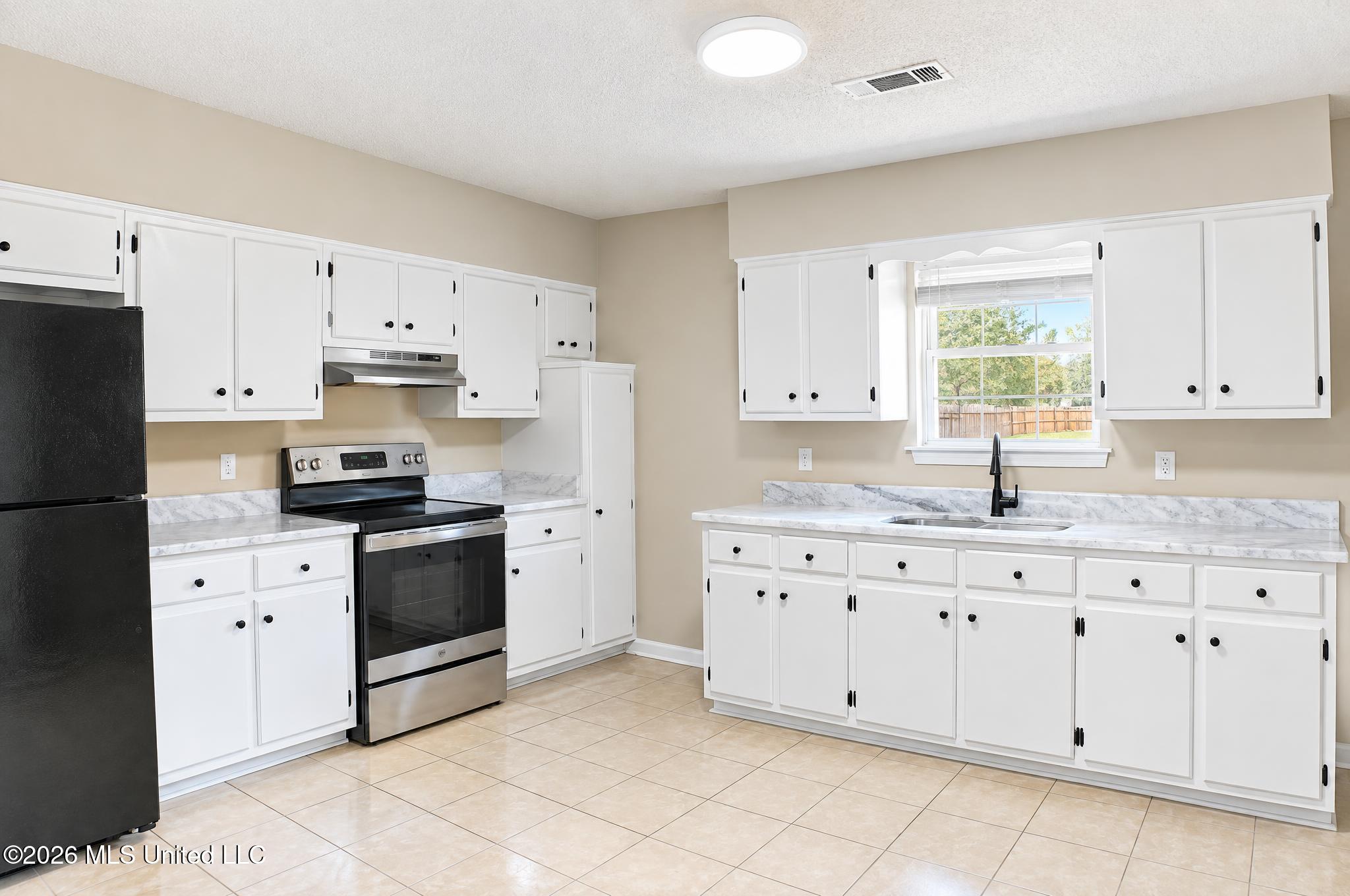 6460 Yorkshire Road Horn Lake, MS 38637 - Photo 7 of 18 13-kitchen-lighting-sharpened-reframe-no