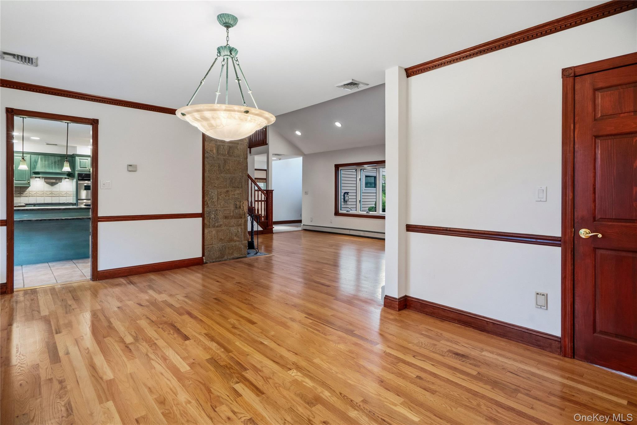 565 Mohawk Road West West Hempstead, NY 11552 - Photo 13 of 43 Gallery Image 13