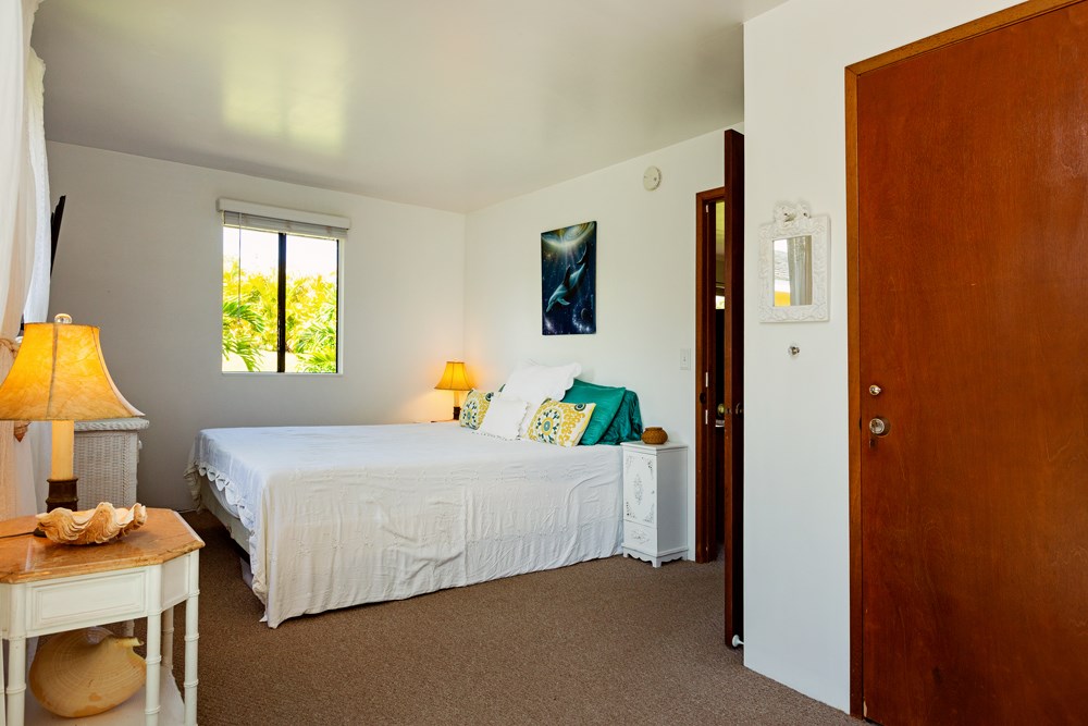 44 North Honokala Road Haiku, HI 96708 - Photo 10 of 30 a bedroom with a bed and a window