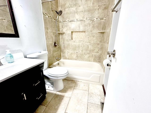 813 Reinthaler Road Bloomington, IL 61701 - Photo 11 of 23 Gallery Image 11