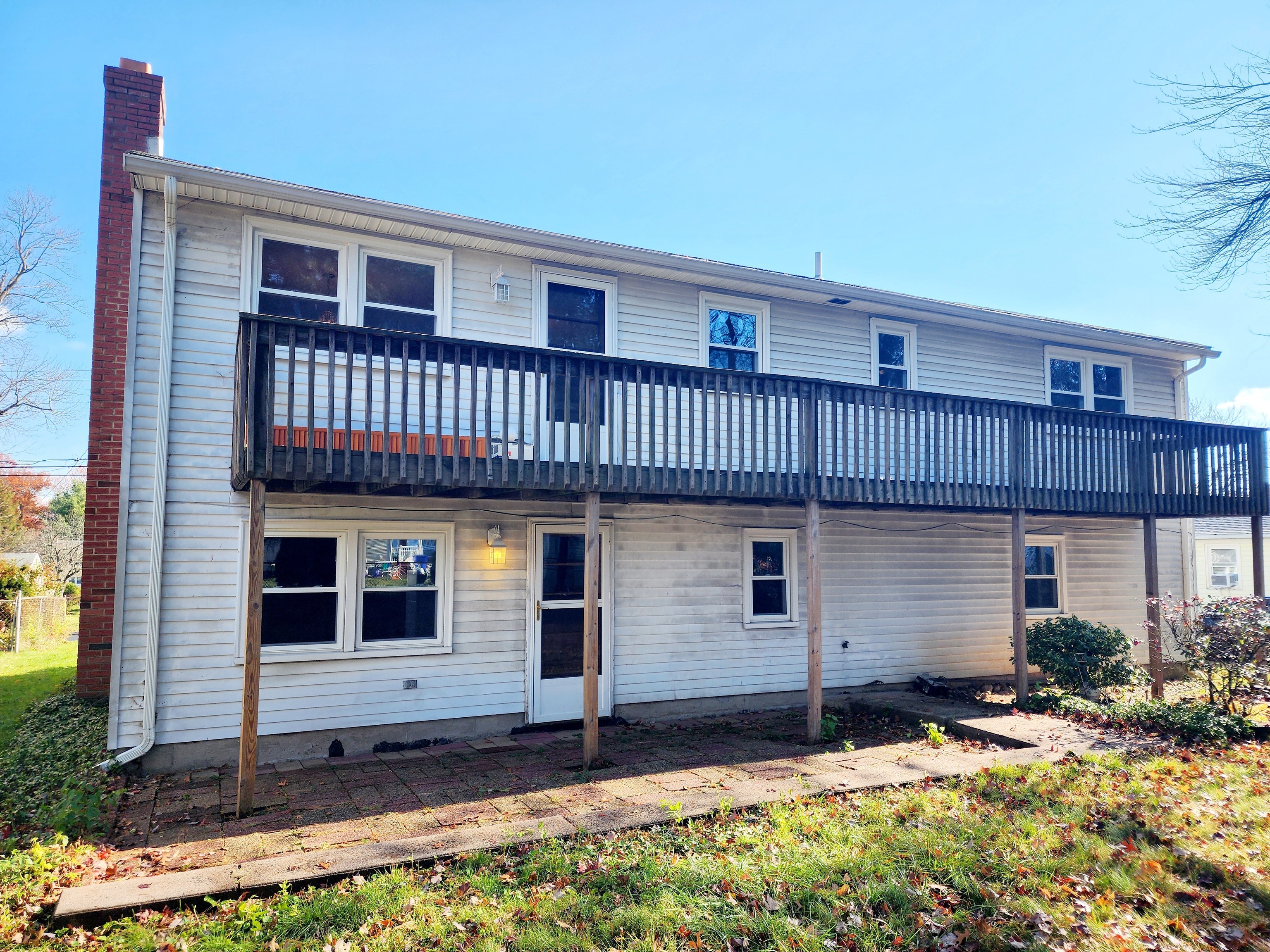 19 Albert Avenue Wethersfield, CT 06109 - Photo 31 of 32 a front view of a house with garden