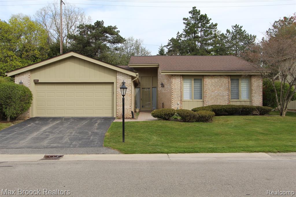 7187 Suncrest Road West Bloomfield, MI 48322 - Photo 3 of 27