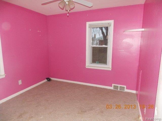 23795 Roxana Avenue Eastpointe, MI 48021 - Photo 9 of 13 DSCN2089 (640x480).jpg
