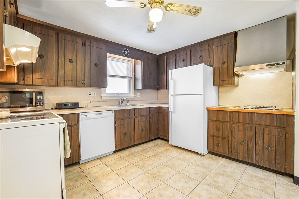 70 Marjorie Road Braintree, MA 02184 - Photo 9 of 29 Gallery Image 9