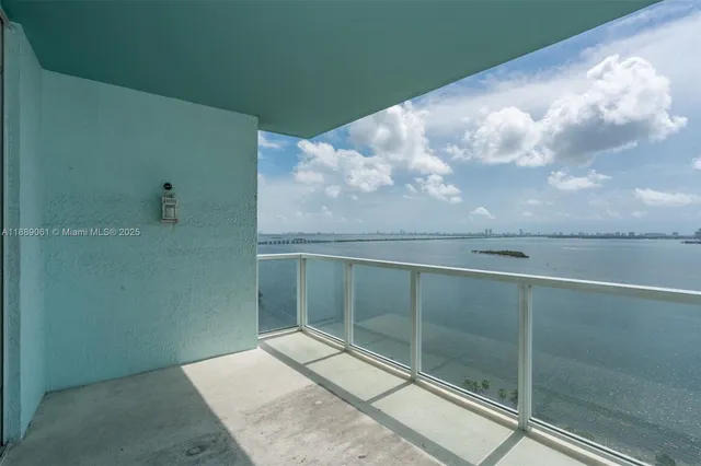$4,700 | 1900 North Bayshore Drive, Unit 2201, Miami, FL 33132