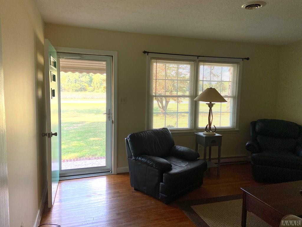 847 Pine Tops Road Murfreesboro, NC 27855 - Photo 14 of 41 Living Room