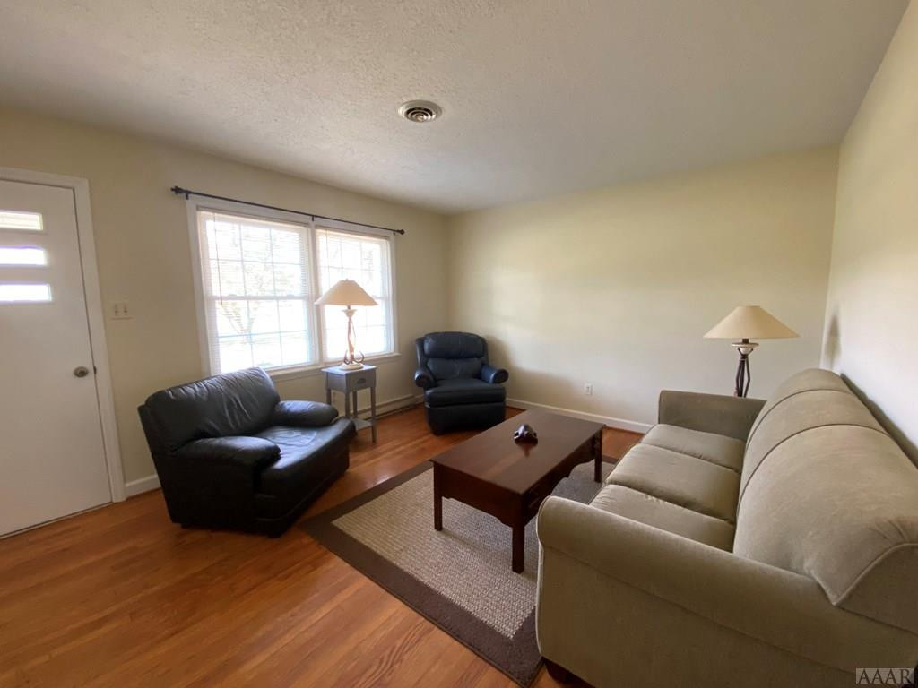 847 Pine Tops Road Murfreesboro, NC 27855 - Photo 15 of 41 Living Room