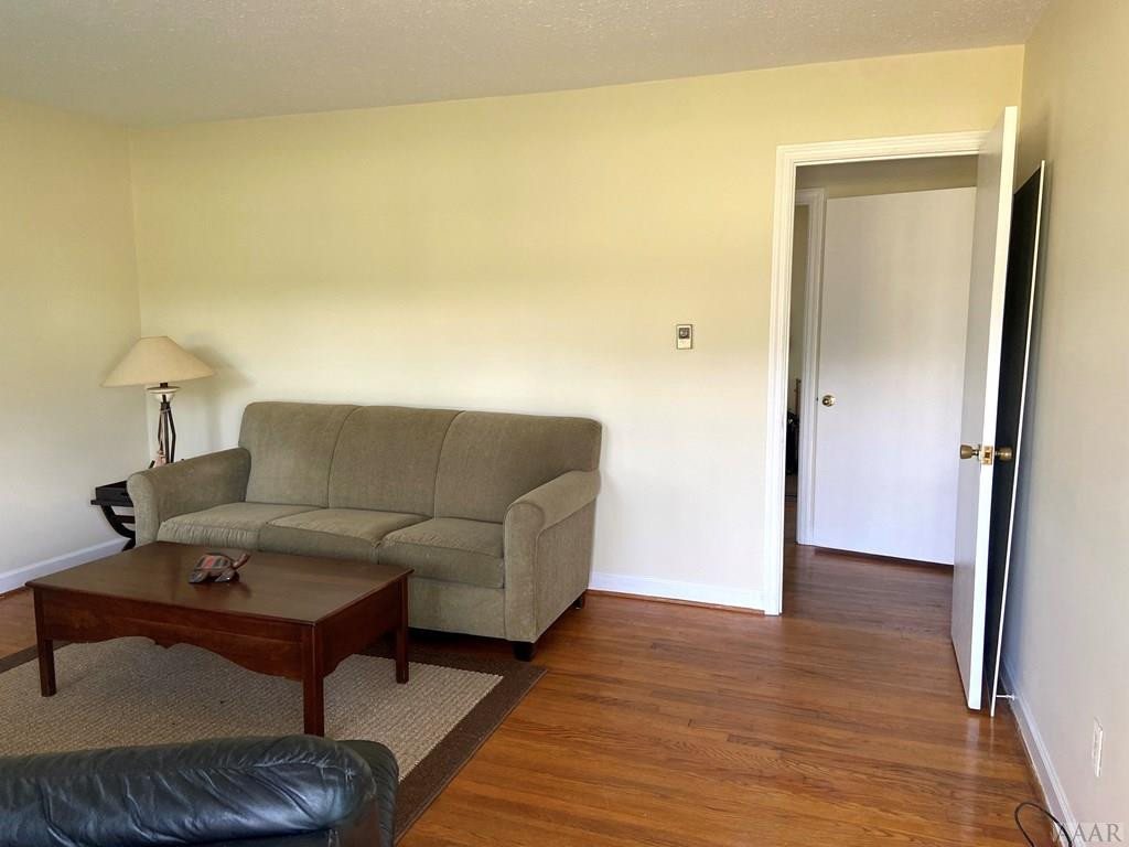 847 Pine Tops Road Murfreesboro, NC 27855 - Photo 17 of 41 Living Room