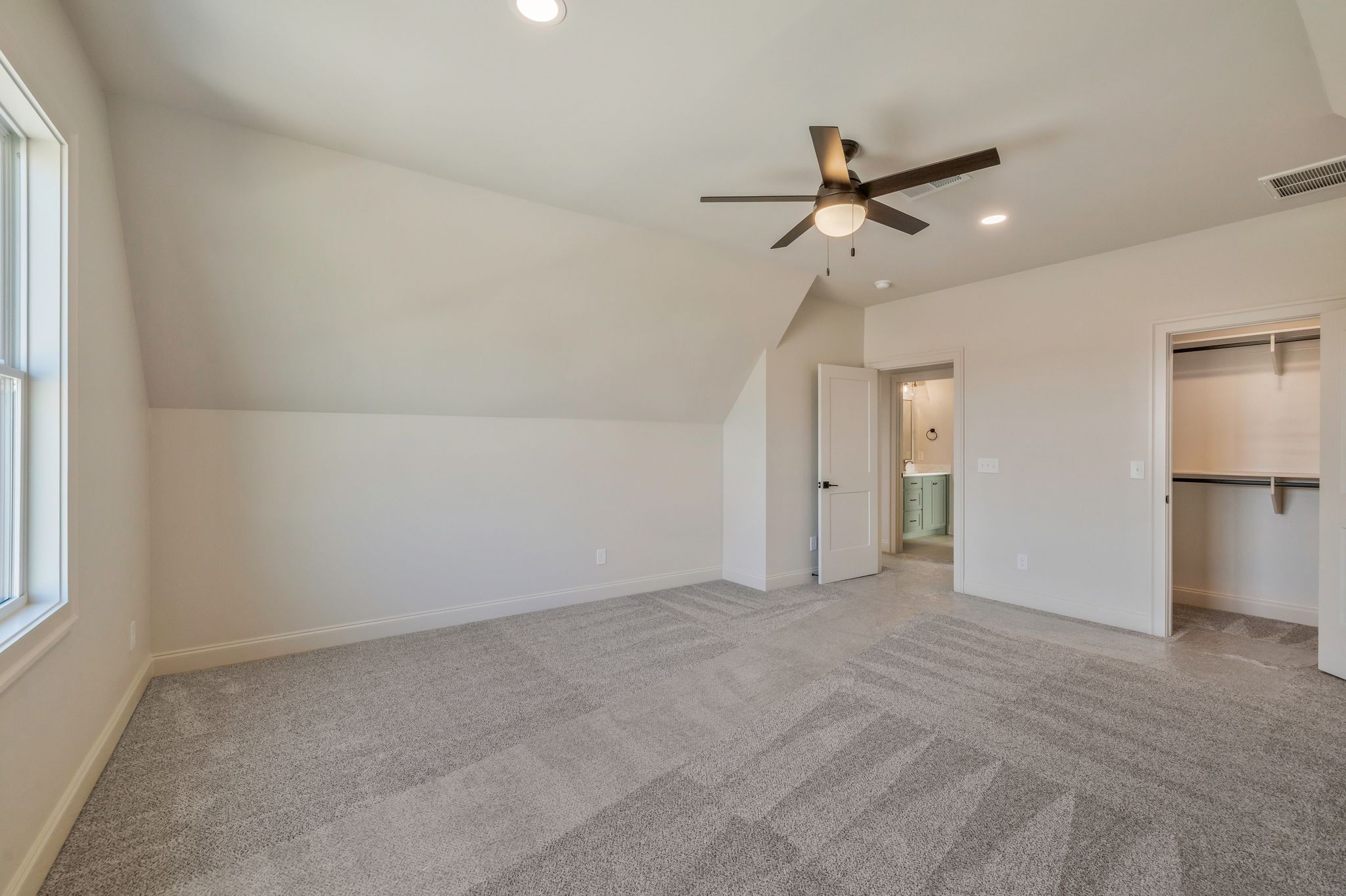 5548 Sinclair Street Murfreesboro, TN 37127 - Photo 46 of 58 an empty room with fan and windows