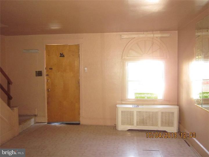 6968 Clinton Road Upper Darby, PA 19082 - Photo 2 of 8 Living Room