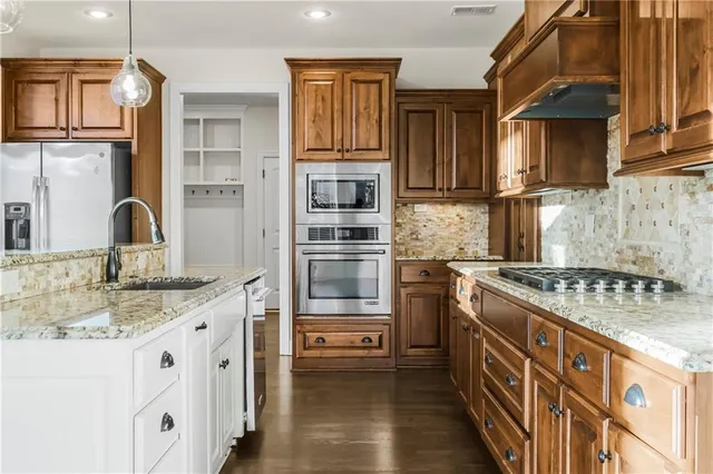 $749,500 | 9509 West 164th Street, Overland Park, KS 66085