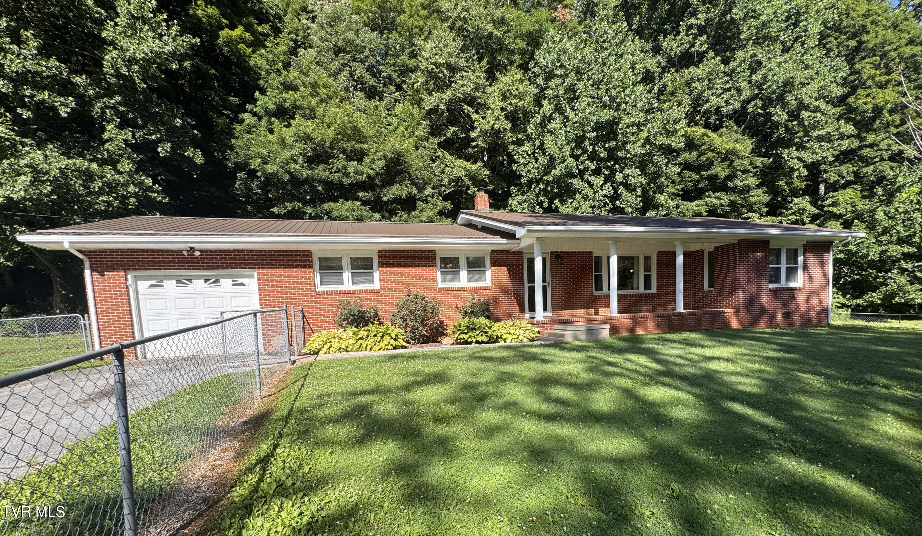 248 Burbank Road Roan Mountain, TN 37687 - Photo 4 of 65 IMG_6021