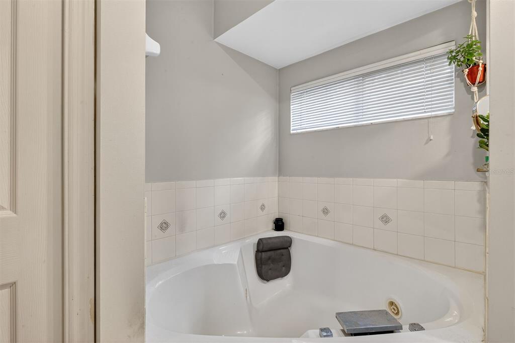305 Northwest 28th Street Gainesville, FL 32607 - Photo 24 of 43