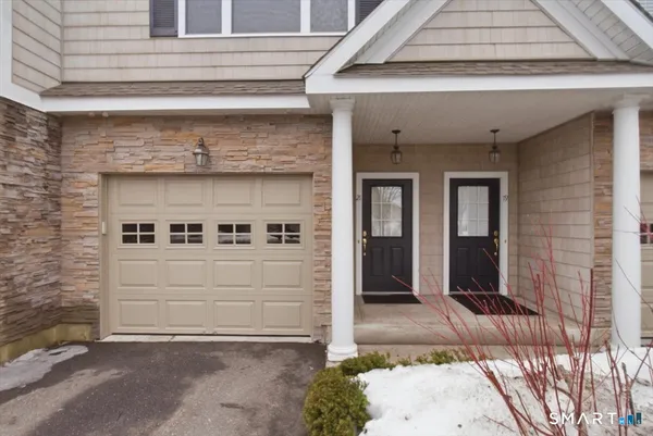 $470,000 | 21 Crestview Lane, Unit 21, Danbury, CT 06810