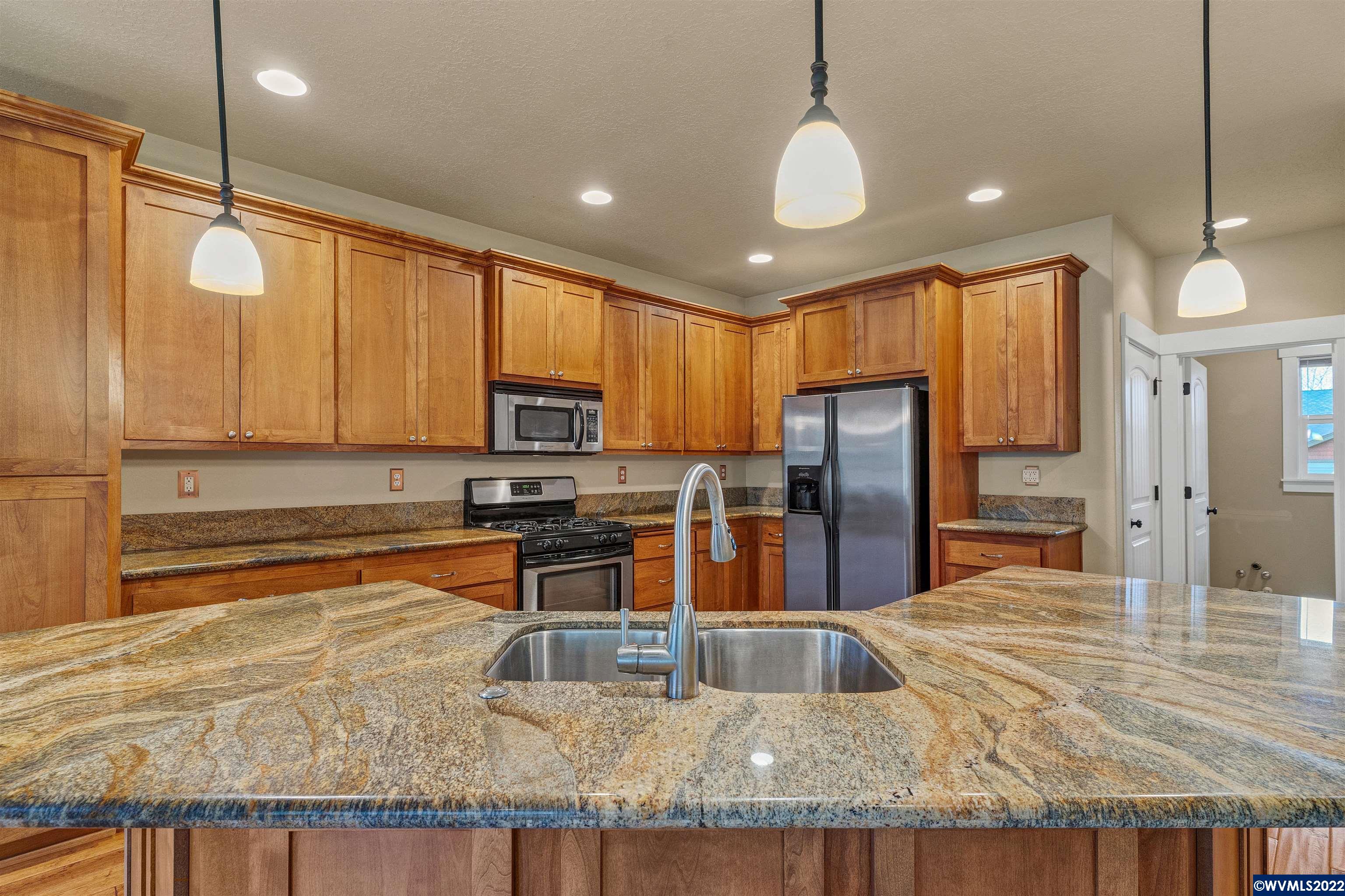 965 Pinetop Street Sweet Home, OR 97386 - Photo 9 of 27