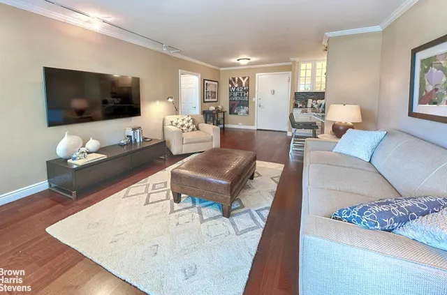 $850,000 | 61 West 62nd Street, Unit 6H | Upper West Side