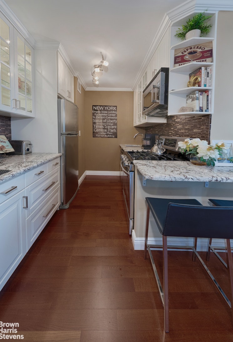 61 West 62nd Street, Unit 6H Manhattan, NY 10023 - Photo 4 of 8