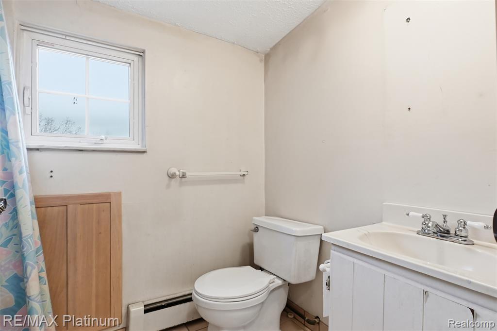 562 South Hughes Road Howell, MI 48843 - Photo 9 of 21 Gallery Image 9