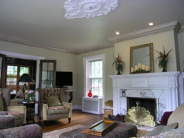 1015 Devonshire Road Grosse Pointe, MI 48230 - Photo 2 of 29 Living Room