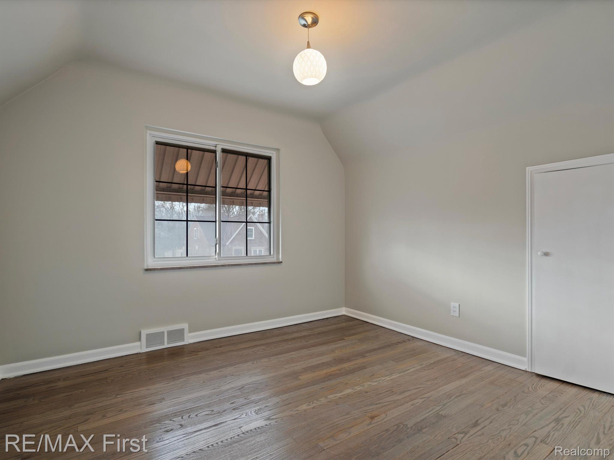 15551 Charles R Avenue Eastpointe, MI 48021 - Photo 12 of 31