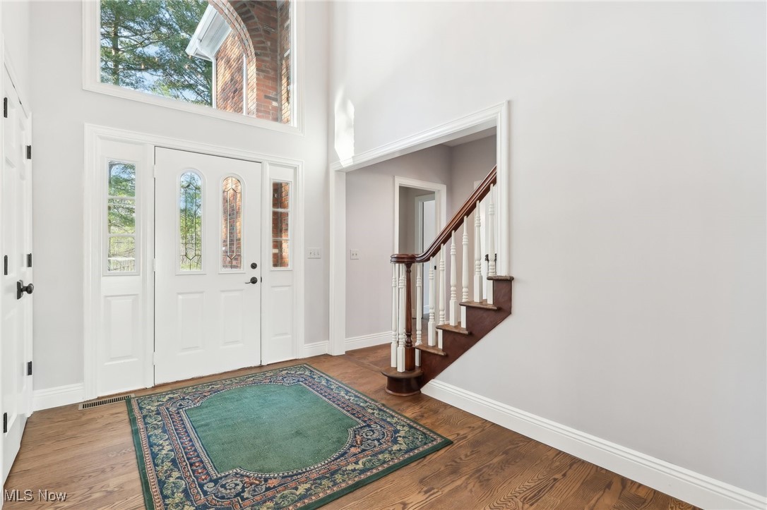 5305 Liberty Road Chagrin Falls, OH 44022 - Photo 2 of 41 Light & bright entry