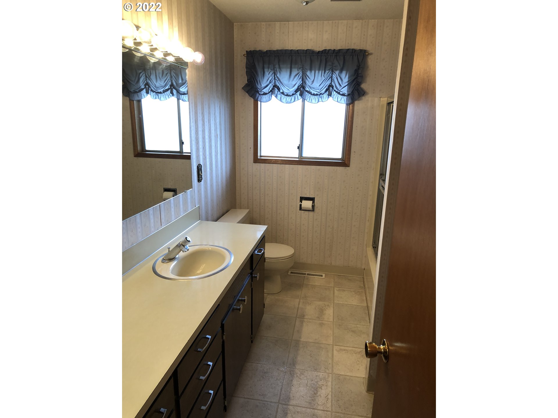 2806 Southwest Goodwin Avenue Pendleton, OR 97801 - Photo 18 of 32 a bathroom with a sink and a mirror
