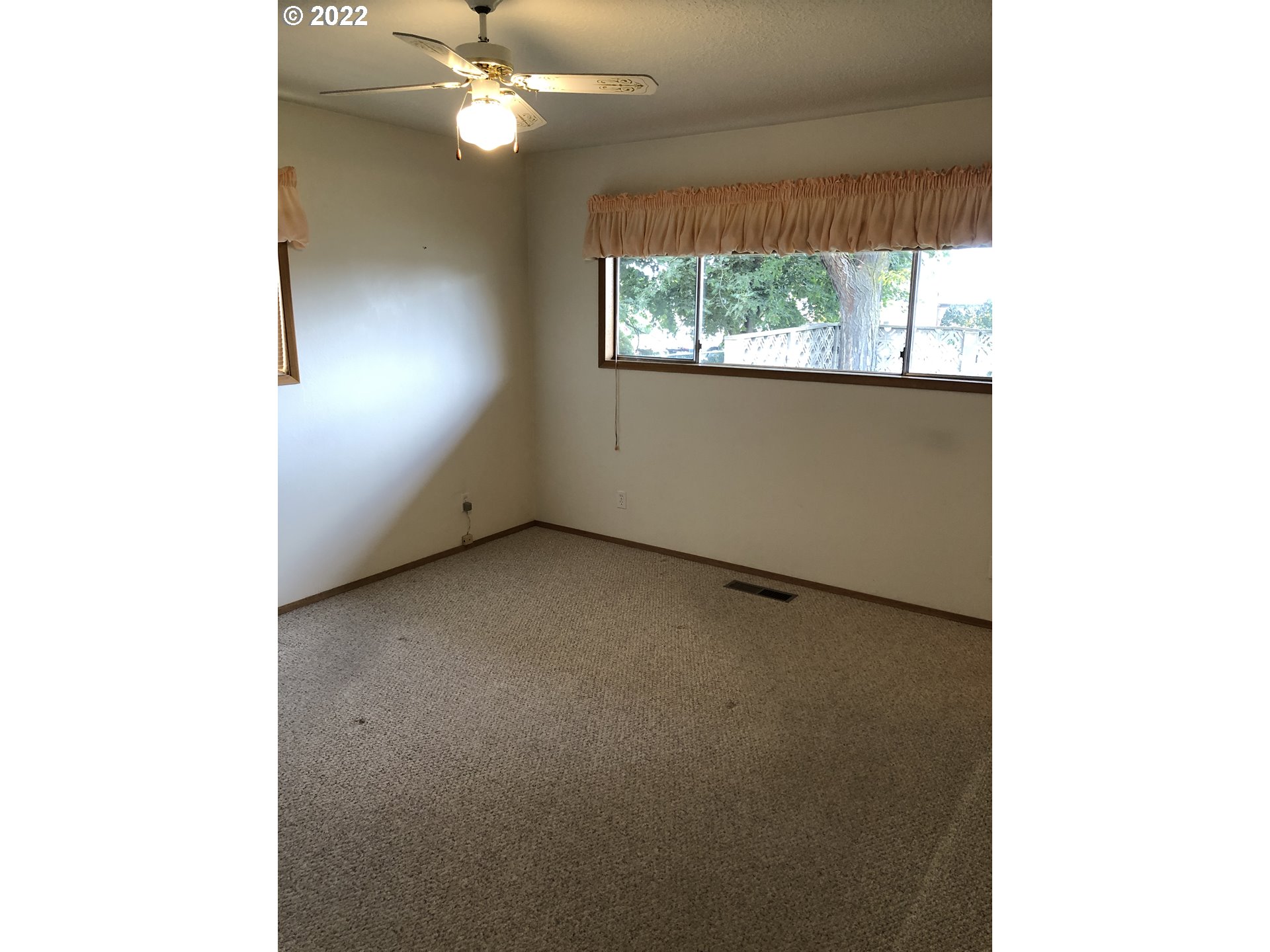 2806 Southwest Goodwin Avenue Pendleton, OR 97801 - Photo 19 of 32 a view of a livingroom with a ceiling fan and window
