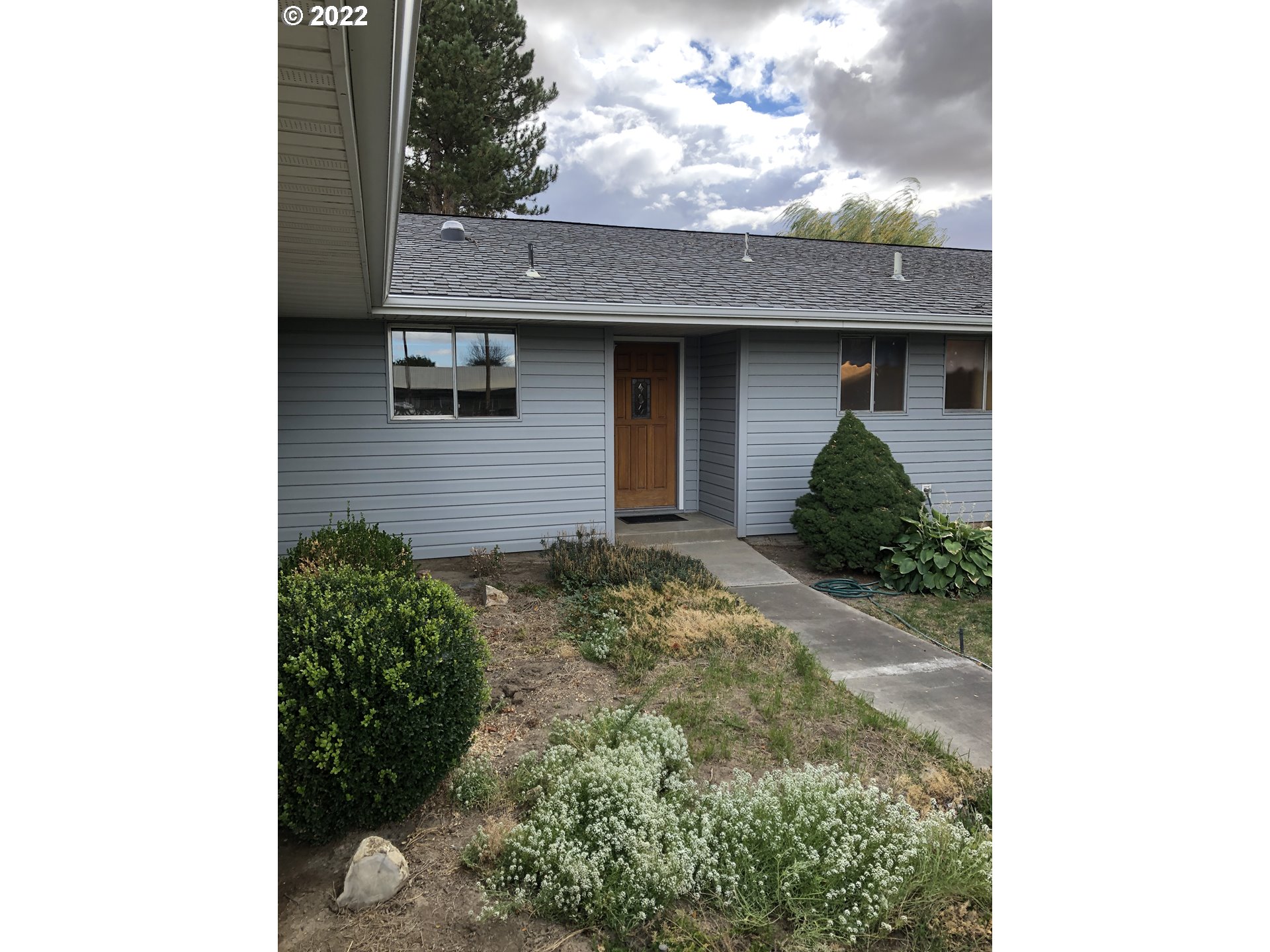 2806 Southwest Goodwin Avenue Pendleton, OR 97801 - Photo 2 of 32 a front view of a house with a yard
