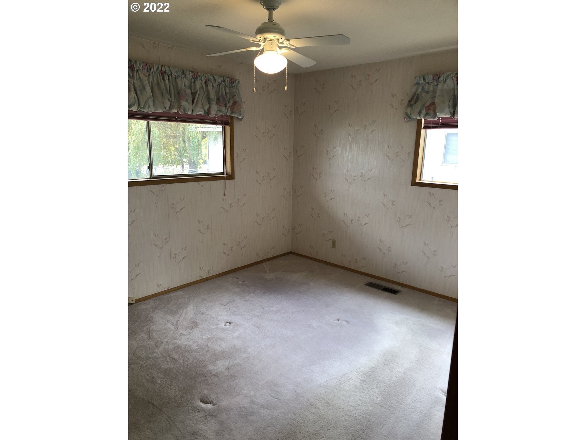 2806 Southwest Goodwin Avenue Pendleton, OR 97801 - Photo 23 of 32 a view of an empty room with a window