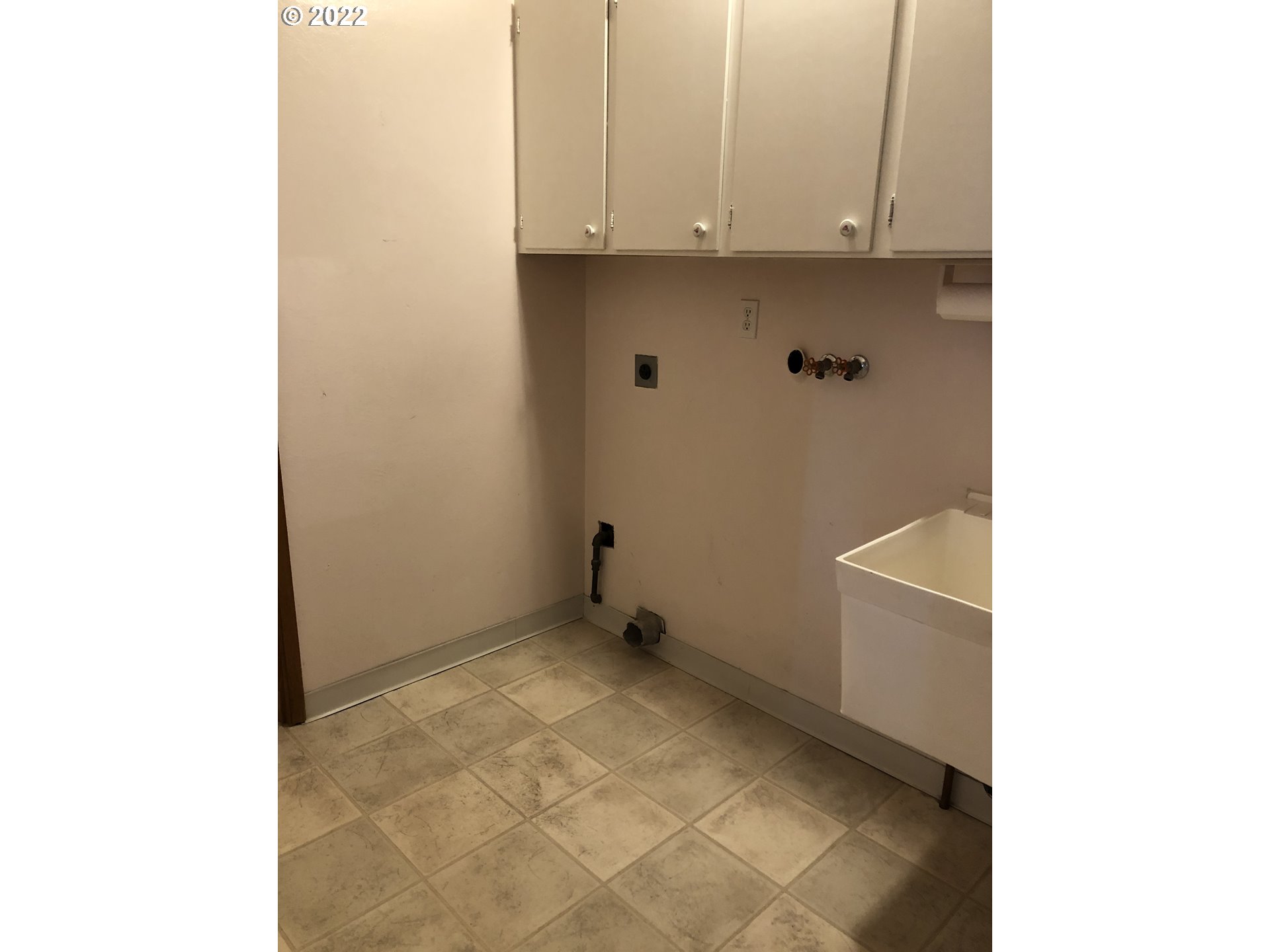 2806 Southwest Goodwin Avenue Pendleton, OR 97801 - Photo 28 of 32 a view of an empty room