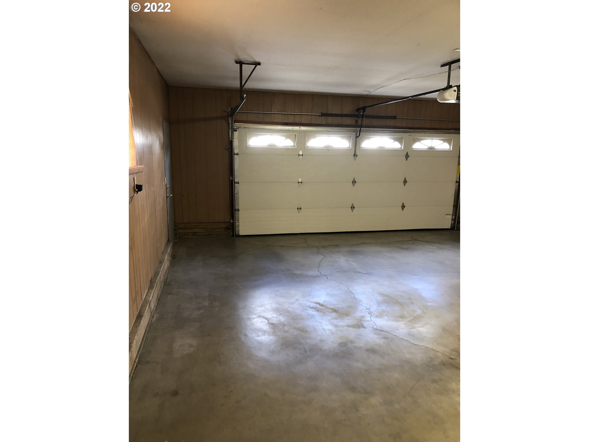 2806 Southwest Goodwin Avenue Pendleton, OR 97801 - Photo 30 of 32 a view of a garage