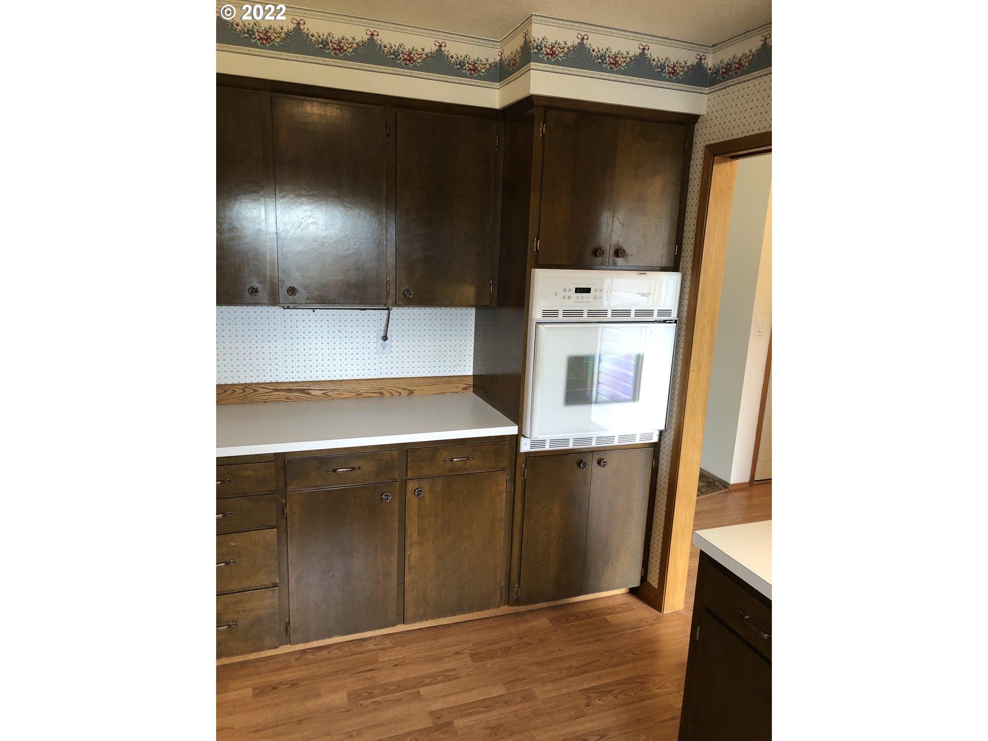 2806 Southwest Goodwin Avenue Pendleton, OR 97801 - Photo 9 of 32 a view of washer and dryer