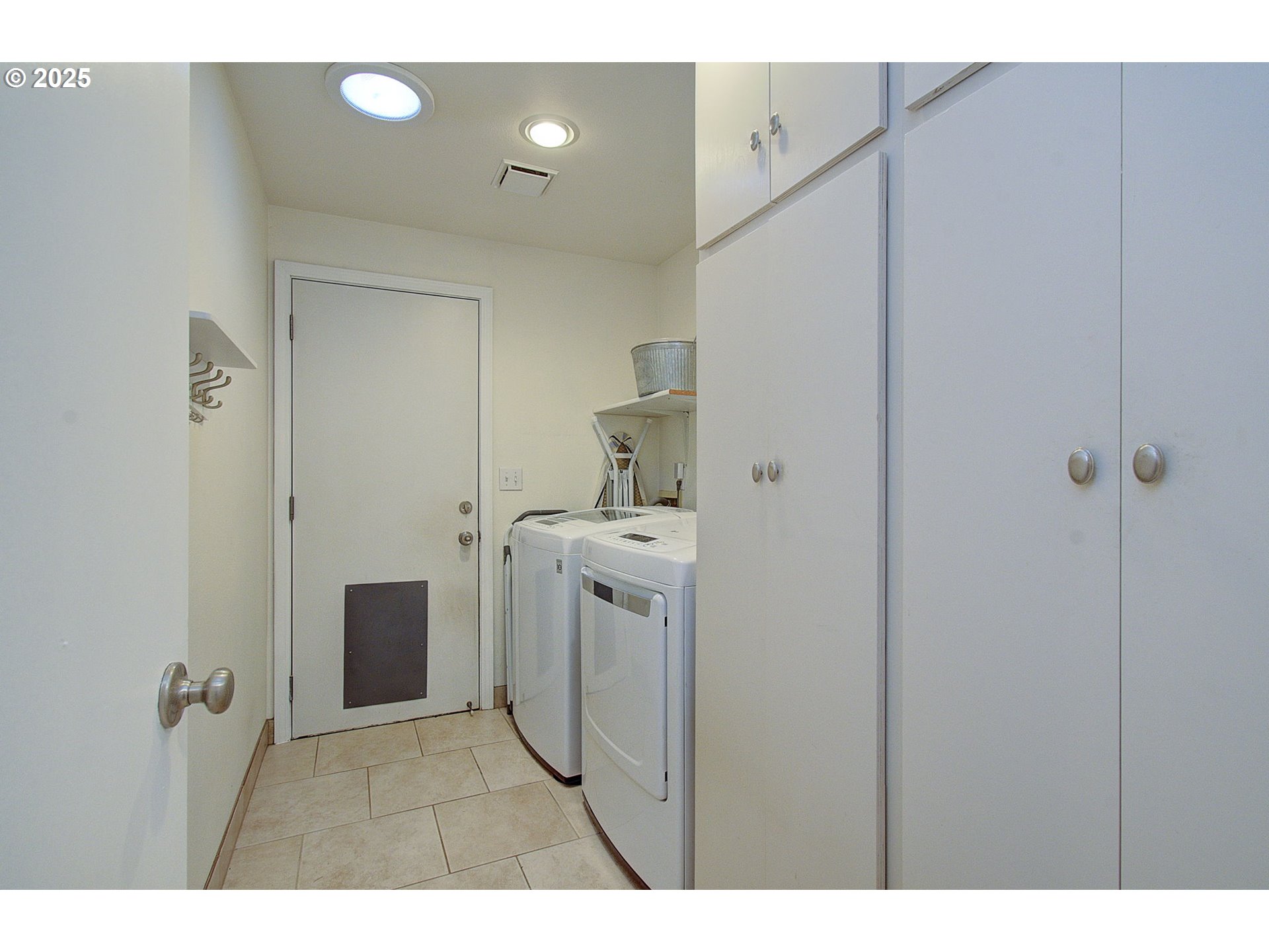 1402 Northwest 30th Avenue Camas, WA 98607 - Photo 19 of 33 a bathroom with a sink a toilet and shower