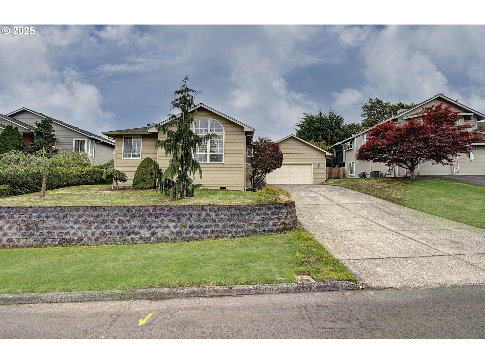 1402 Northwest 30th Avenue Camas, WA 98607 - Photo 2 of 33 a front view of a house with a garden
