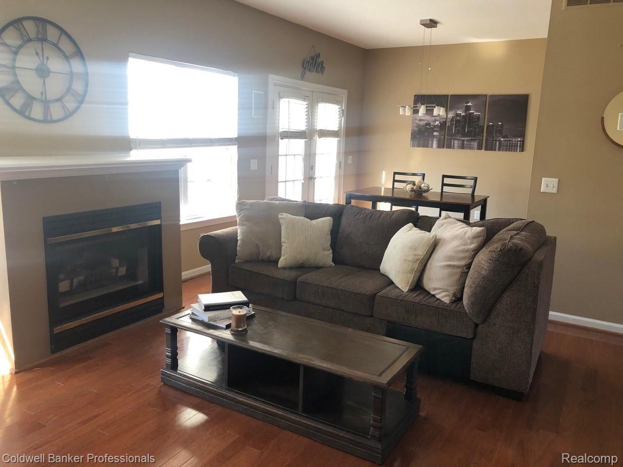 2664 Crooks Road Royal Oak, MI 48073 - Photo 2 of 25 IMG_09131.jpg