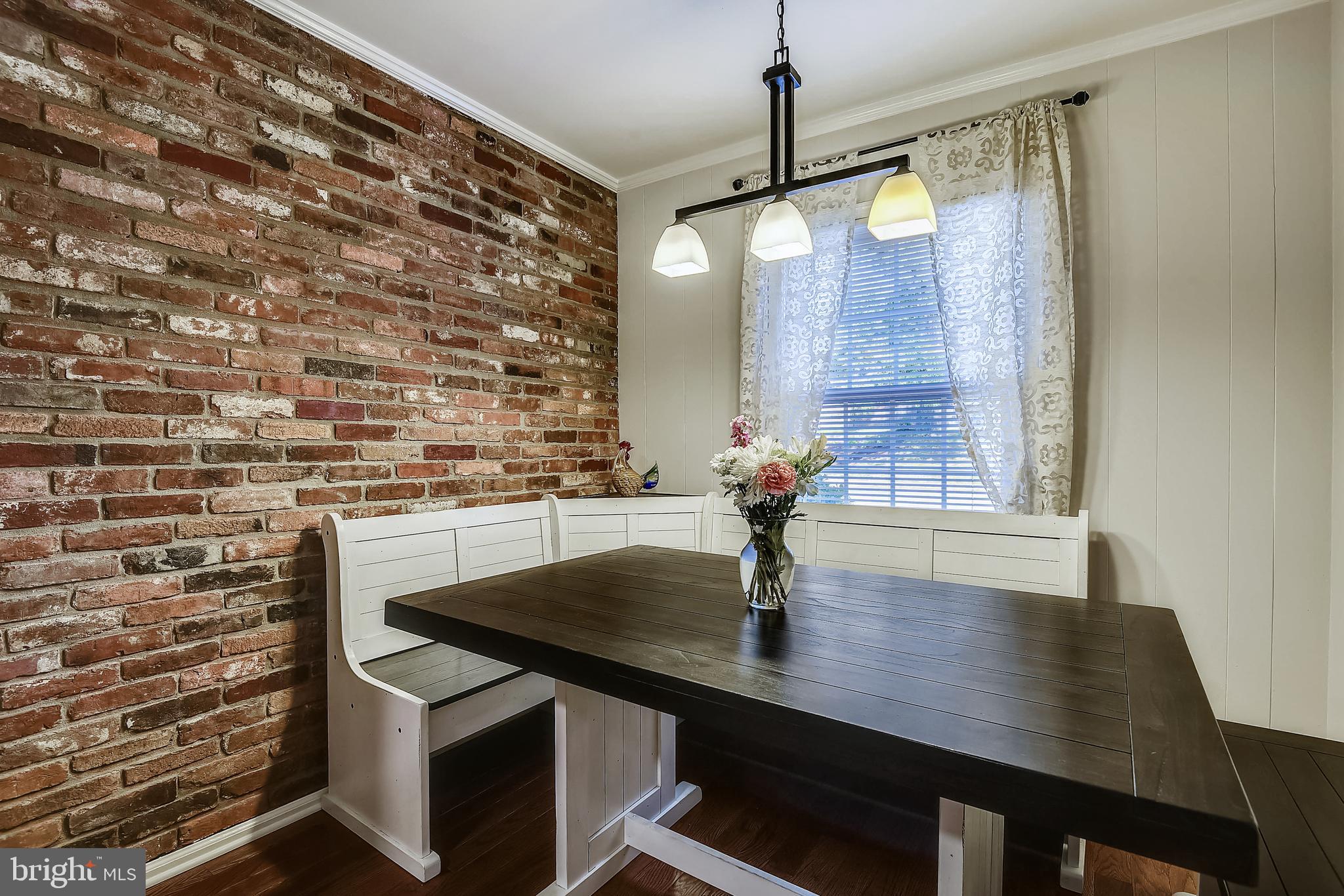 5935 Bayshire Road, Unit 119 Springfield, VA 22152 - Photo 7 of 32 Multiple seating options possible!