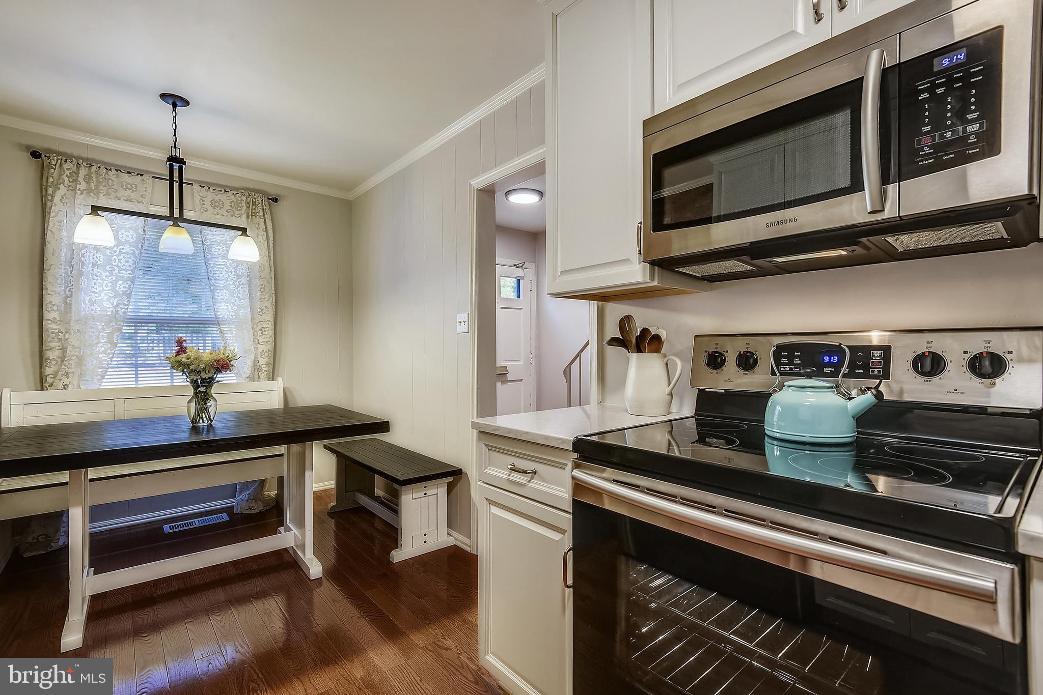 5935 Bayshire Road, Unit 119 Springfield, VA 22152 - Photo 9 of 32 Natural light and easy circulation