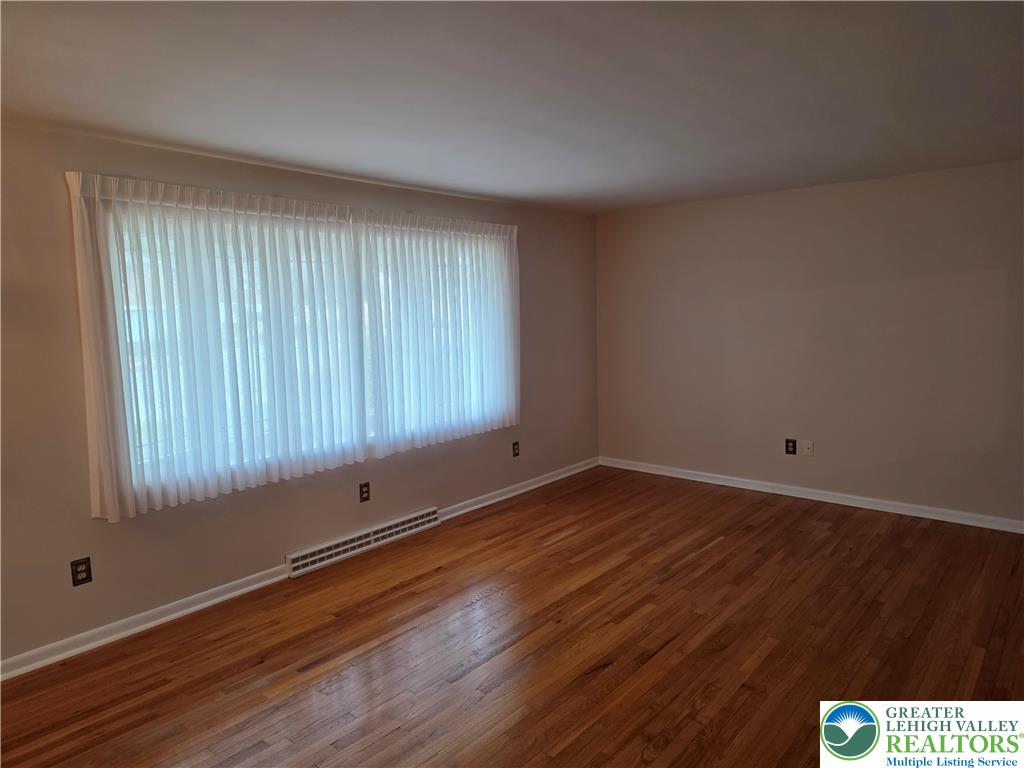 233 Christmas Avenue Bath, PA 18014 - Photo 13 of 42 Gallery Image 13
