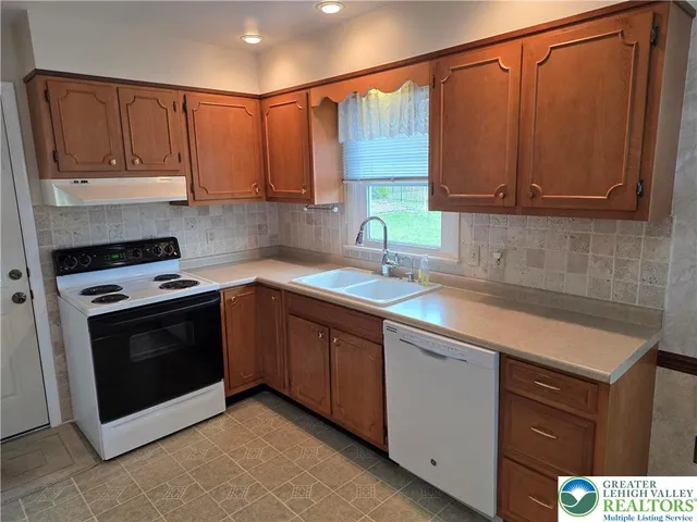 $350,000 | 233 Christmas Avenue, Bath, PA 18014