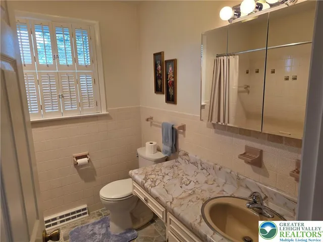 $350,000 | 233 Christmas Avenue, Bath, PA 18014