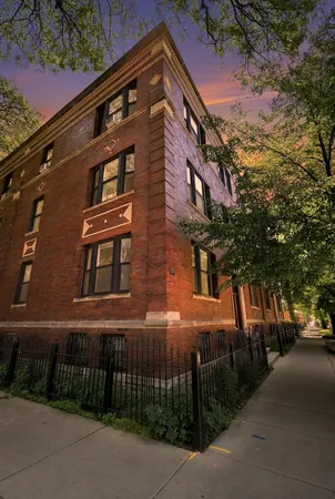 $2,200 | 5203 South Woodlawn Avenue, Unit G, Chicago, IL 60615
