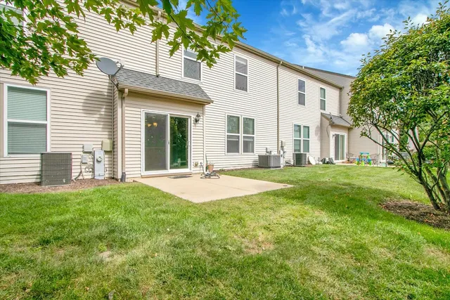 $269,900 | 1385 Crimson Lane, Yorkville, IL 60560