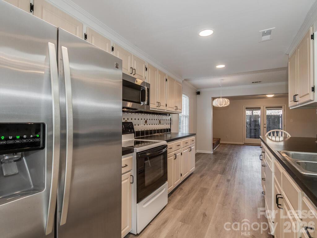 8358 Knights Bridge Road Charlotte, NC 28210 - Photo 7 of 37