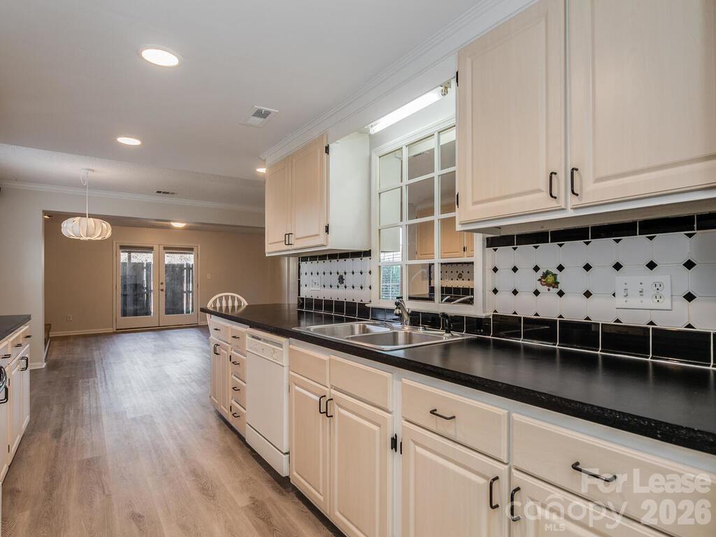 8358 Knights Bridge Road Charlotte, NC 28210 - Photo 8 of 37