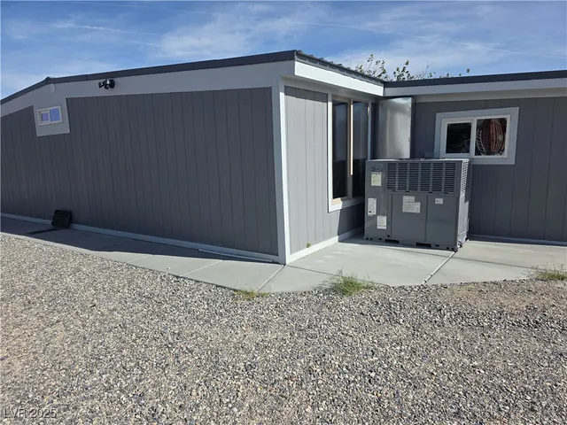 $1,400 | 1611 East Gamebird Road, Unit B, Pahrump, NV 89048