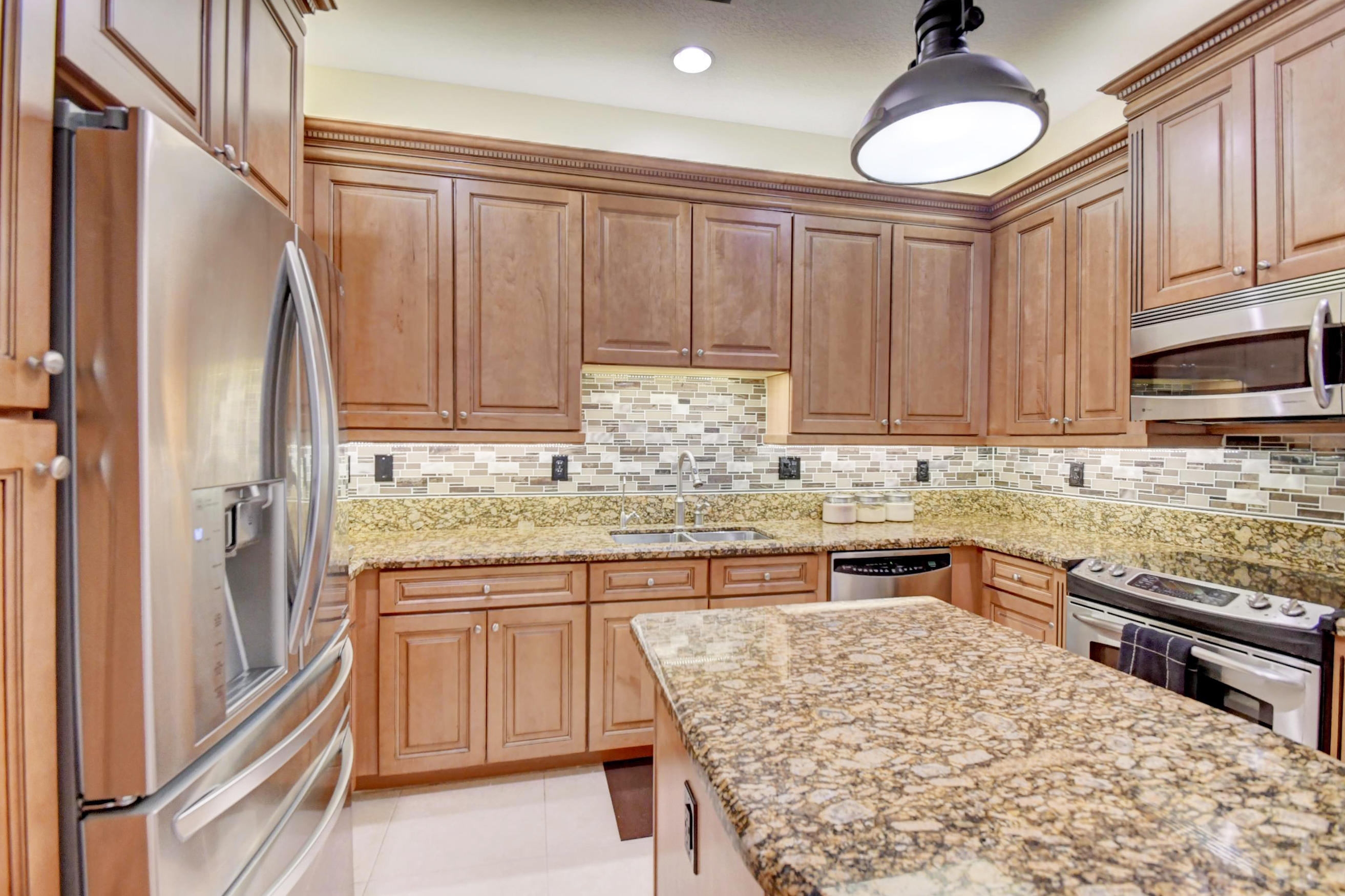 8284 Northwest 9th Avenue Boca Raton, FL 33487 - Photo 11 of 32 8284 NW 9th Ave