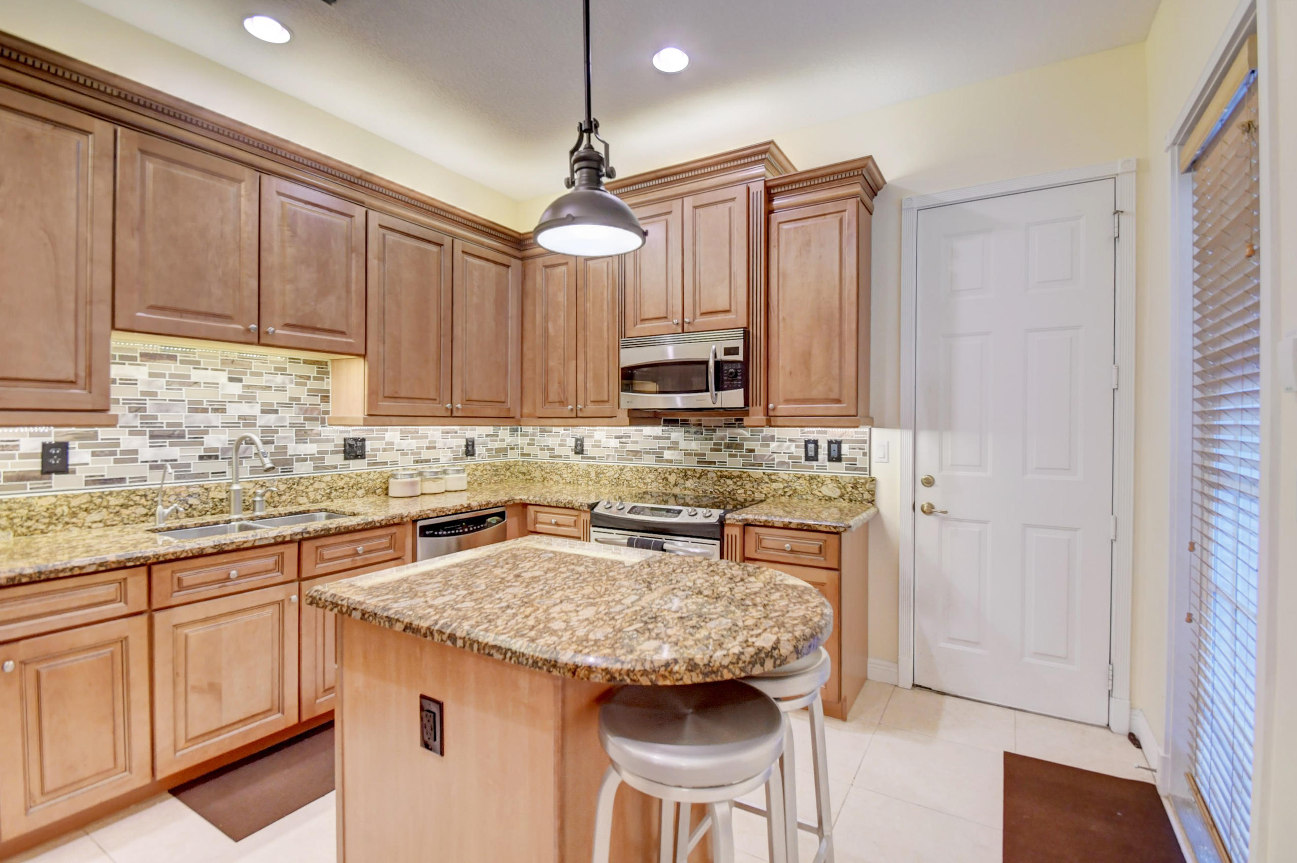 8284 Northwest 9th Avenue Boca Raton, FL 33487 - Photo 10 of 32 8284 NW 9th Ave